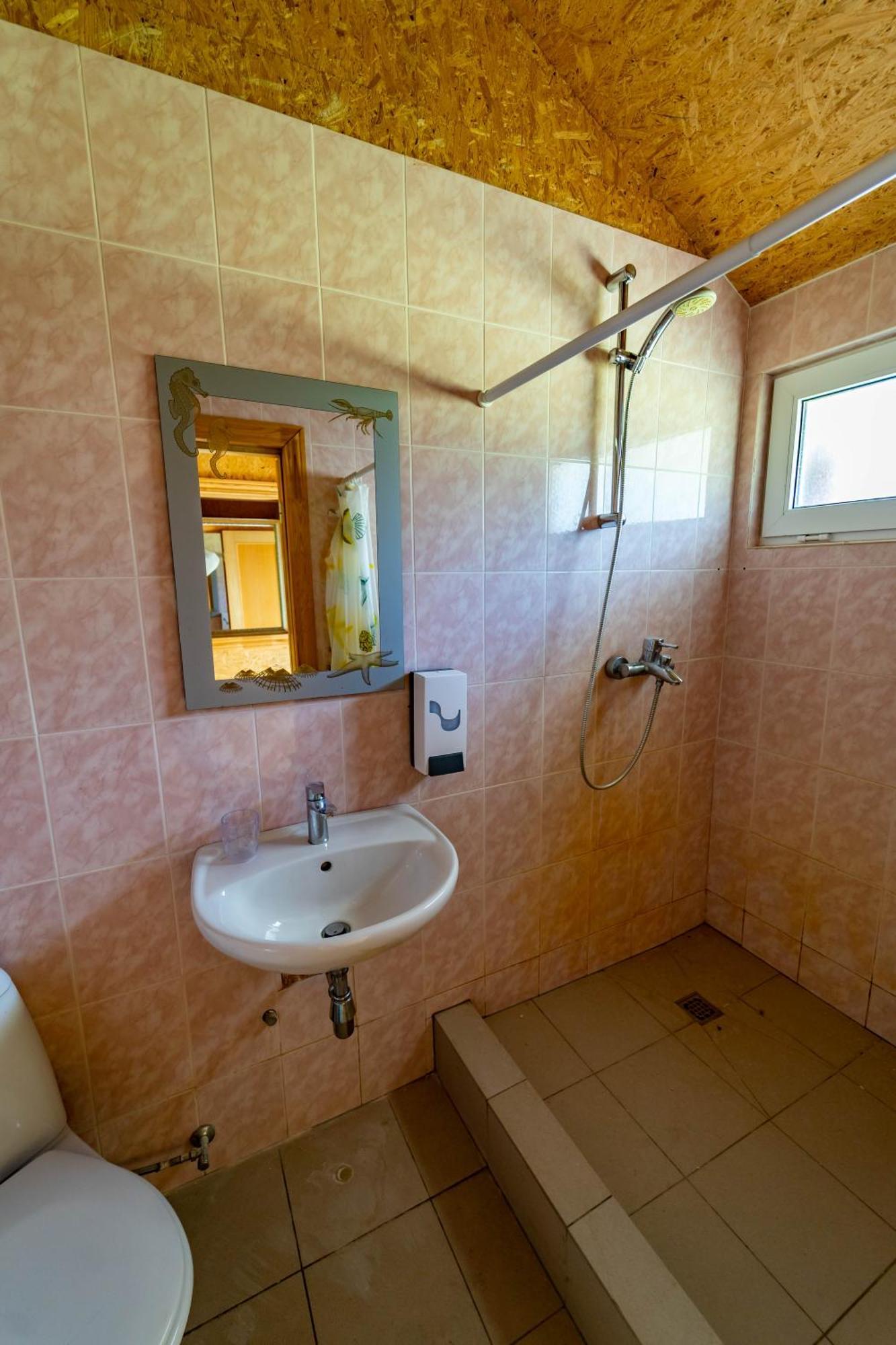 Imantas Nams Hotel Jurkalne Ruang foto